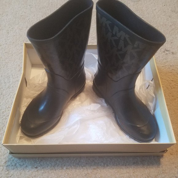 Michael Kors Mid Rainboots - Picture 4 of 7